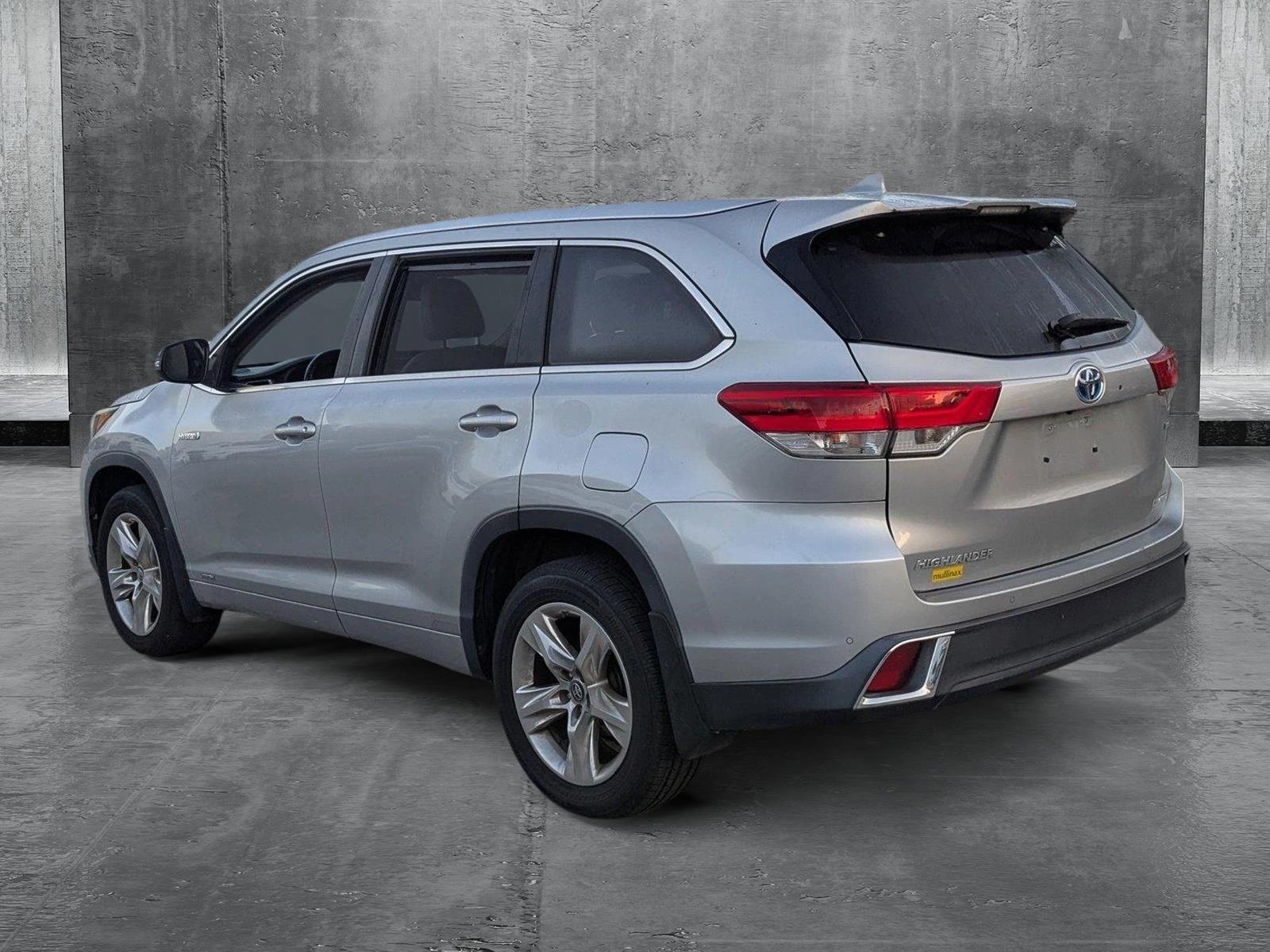 2017 Toyota Highlander Vehicle Photo in PEMBROKE PINES, FL 33024-6534