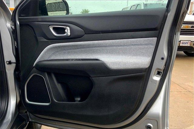2022 Jeep Compass Vehicle Photo in TOPEKA, KS 66609-0000