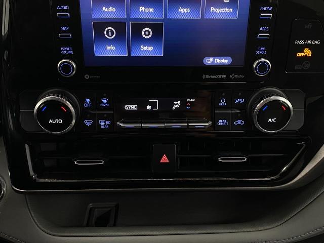 2022 Toyota Highlander Vehicle Photo in Appleton, WI 54913