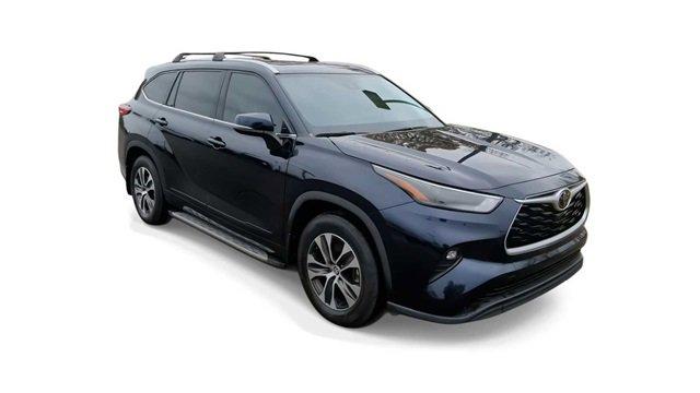 Used 2022 Toyota Highlander XLE with VIN 5TDGZRAH4NS115007 for sale in Collierville, TN