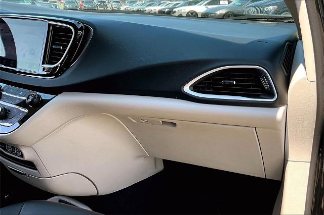 2024 Chrysler Pacifica Vehicle Photo in Tulsa, OK 74145