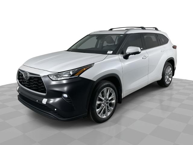 2024 Toyota Highlander Vehicle Photo in GILBERT, AZ 85297-0402