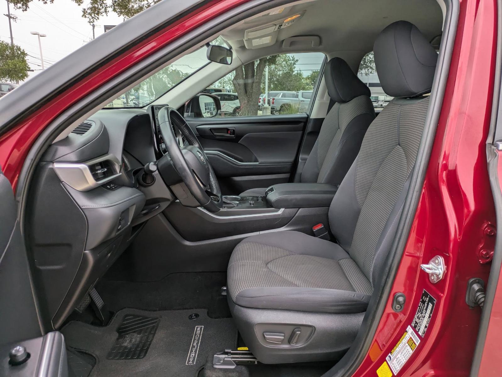 2021 Toyota Highlander Vehicle Photo in SELMA, TX 78154-1460