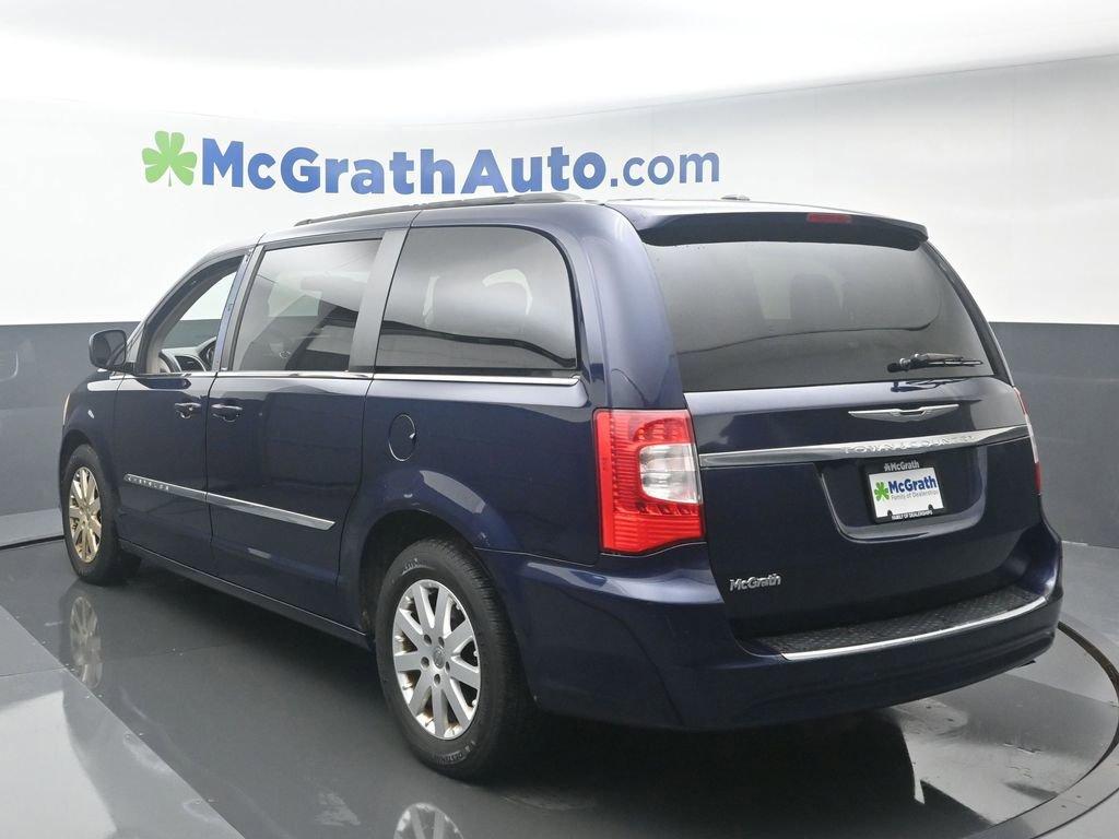 2014 Chrysler Town & Country Vehicle Photo in Cedar Rapids, IA 52402