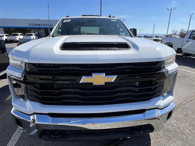 2024 Chevrolet Silverado 3500 HD Chassis Cab Vehicle Photo in ALCOA, TN 37701-3235