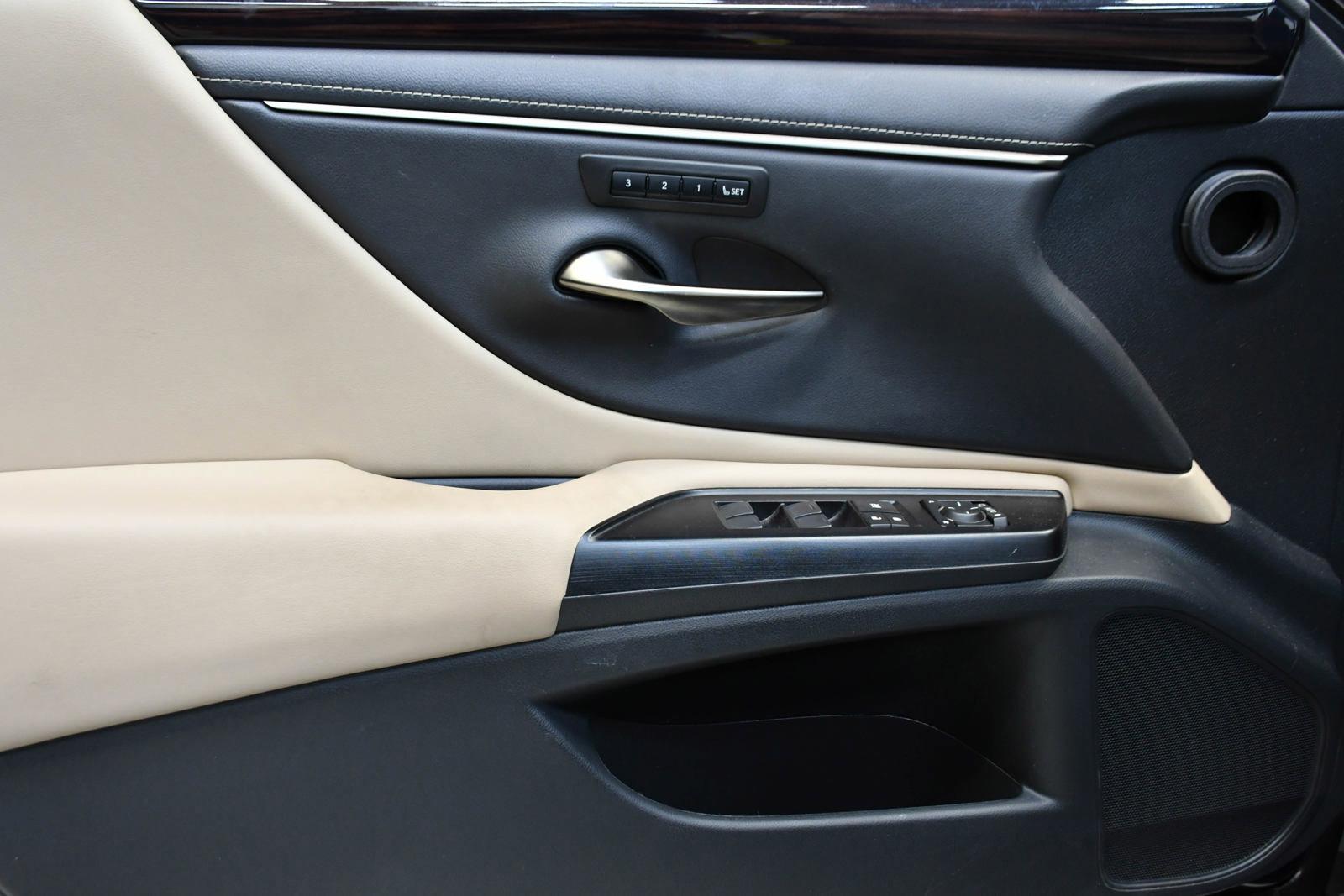 2020 Lexus ES 350 Vehicle Photo in DALLAS, TX 75235