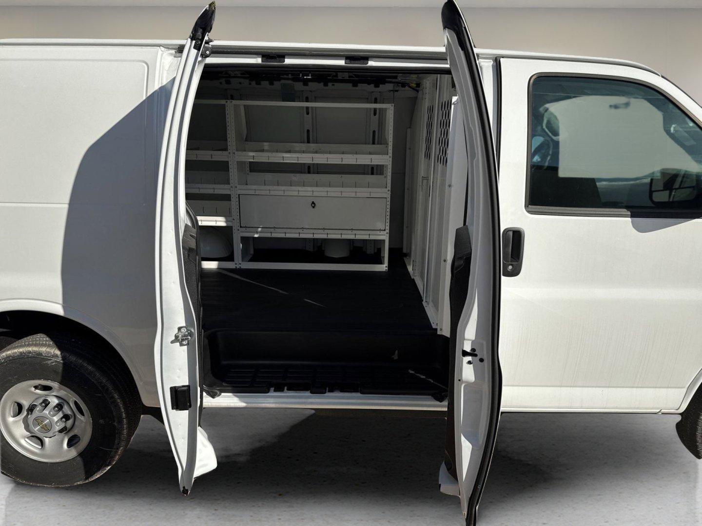 2024 Chevrolet Express Cargo 2500 Vehicle Photo in GEORGETOWN, TX 78626-7508