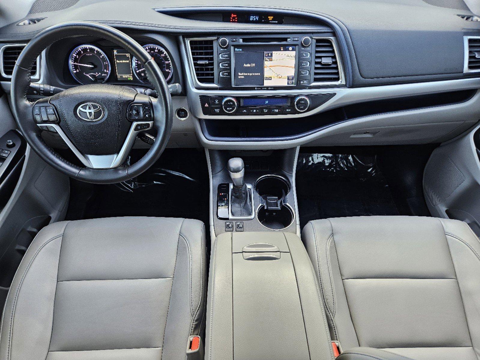 2018 Toyota Highlander Vehicle Photo in FORT WORTH, TX 76132