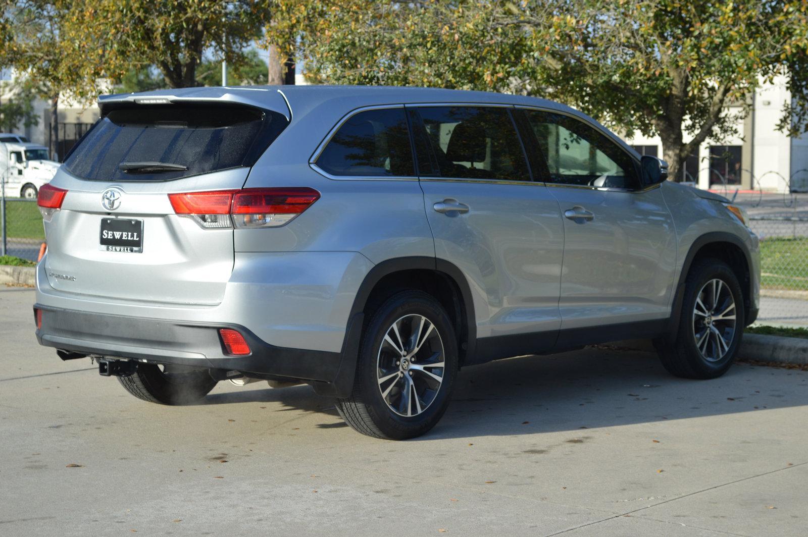 2019 Toyota Highlander Vehicle Photo in Houston, TX 77090