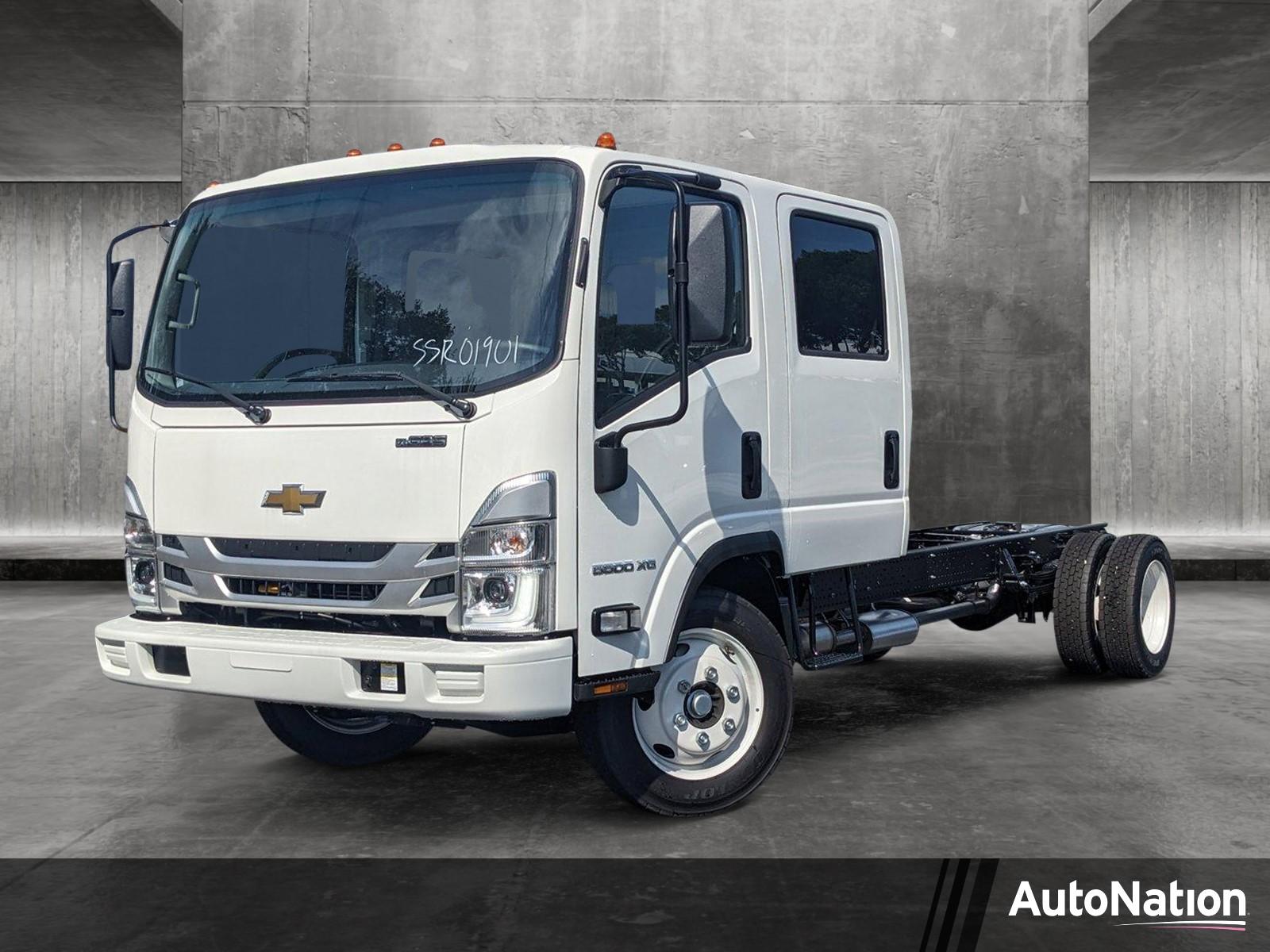 2025 Chevrolet Low Cab Forward 5500 XG Vehicle Photo in GREENACRES, FL 33463-3207