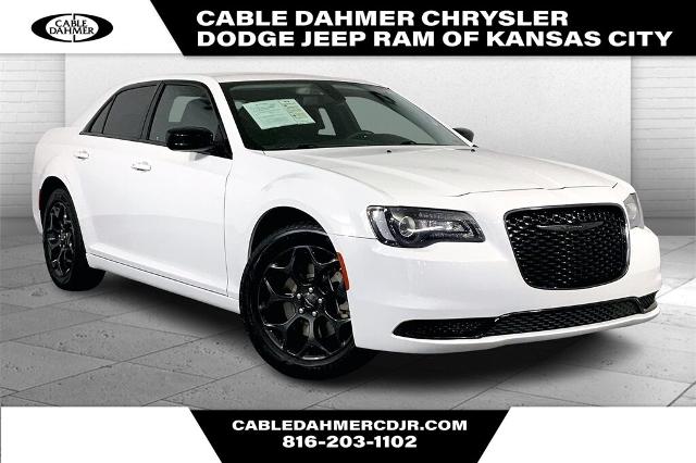 2022 Chrysler 300 Vehicle Photo in Kansas City, MO 64114