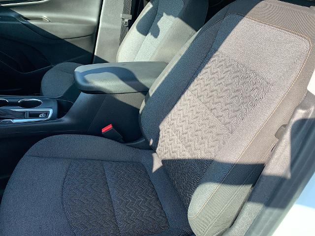 2022 Chevrolet Equinox Vehicle Photo in MOON TOWNSHIP, PA 15108-2571