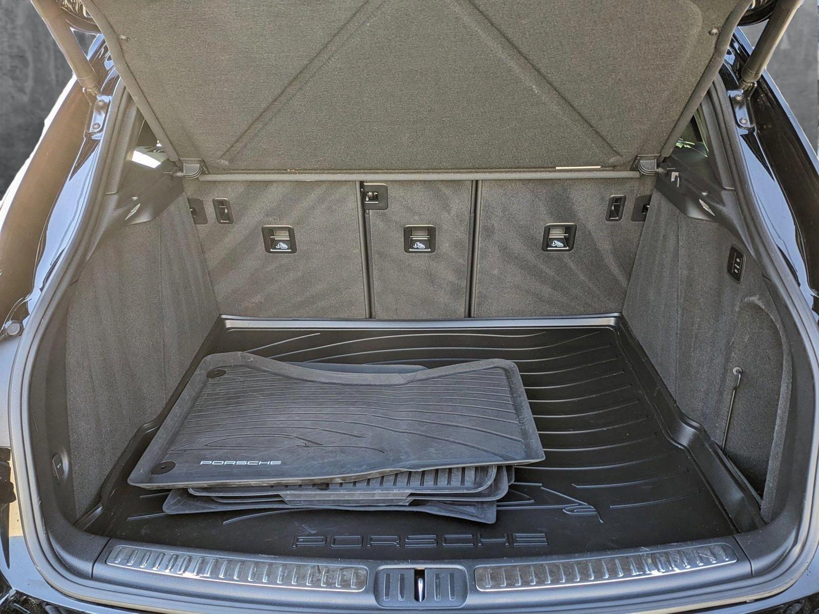 2023 Porsche Macan Vehicle Photo in Bethesda, MD 20852
