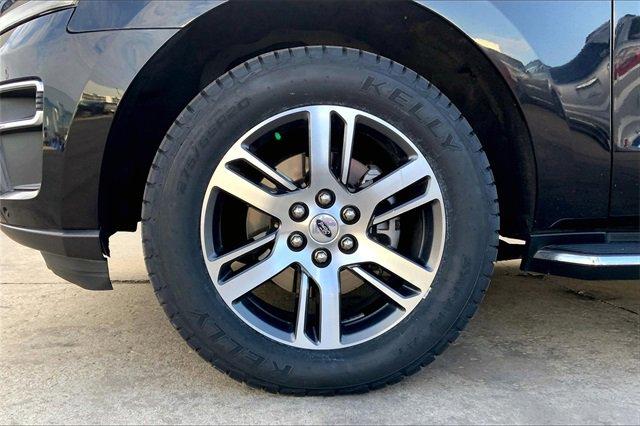 2022 Ford Expedition Vehicle Photo in TOPEKA, KS 66609-0000