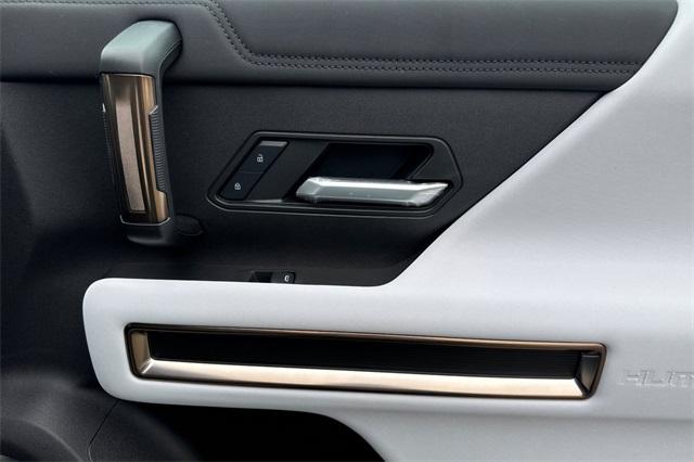 2025 GMC HUMMER EV SUV Vehicle Photo in ELK GROVE, CA 95757-8703