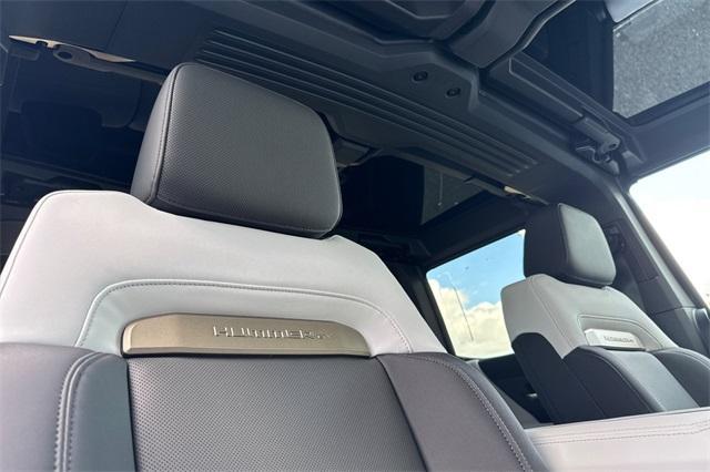 2025 GMC HUMMER EV SUV Vehicle Photo in ELK GROVE, CA 95757-8703