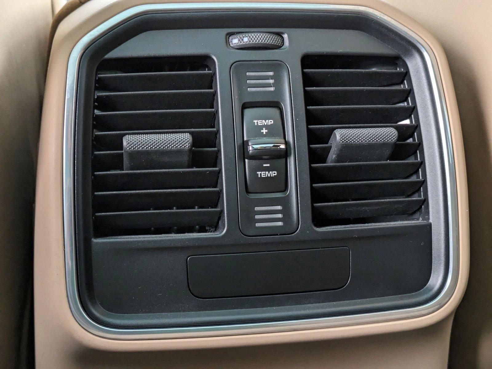 2021 Porsche Macan Vehicle Photo in Bethesda, MD 20852