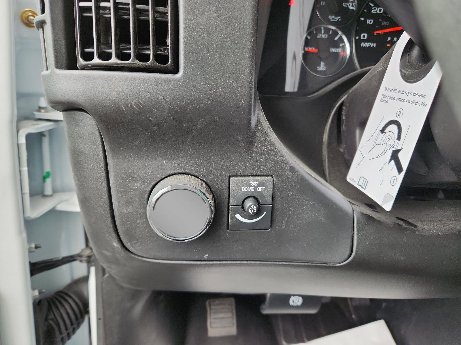 2025 Chevrolet Express Cutaway 4500 Vehicle Photo in GEORGETOWN, TX 78626-7508
