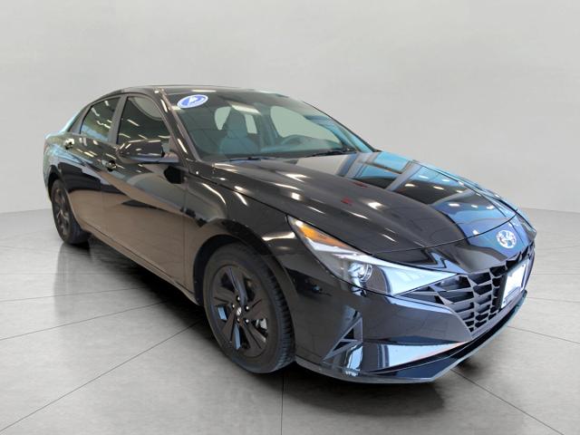 2022 Hyundai ELANTRA Vehicle Photo in Green Bay, WI 54304