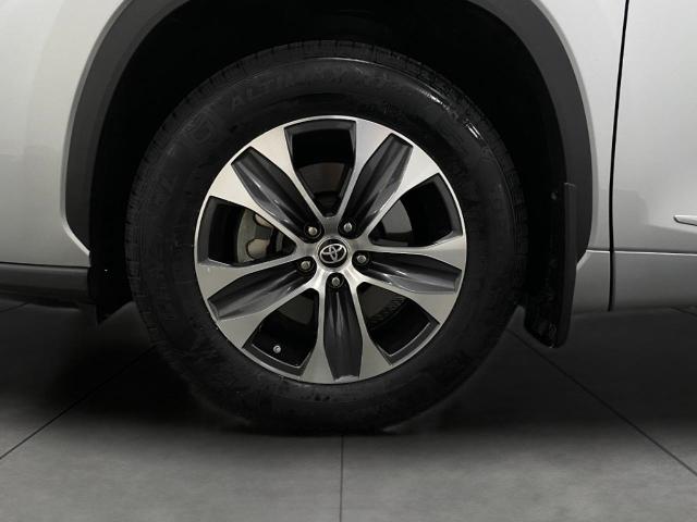 2022 Toyota Highlander Vehicle Photo in Appleton, WI 54913