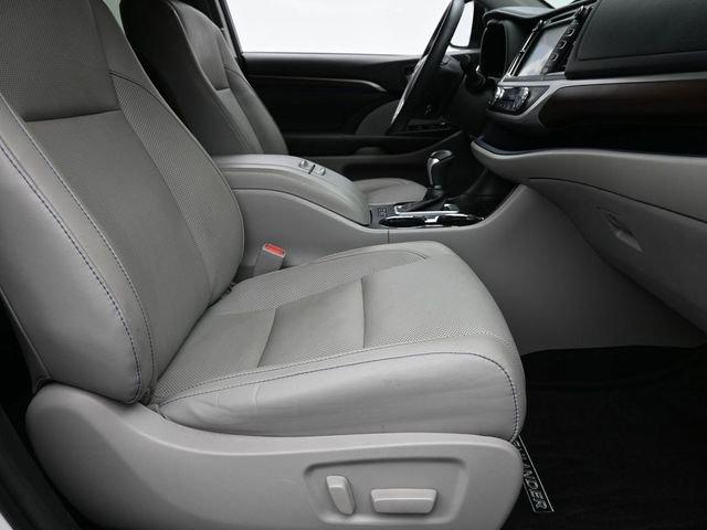 2016 Toyota Highlander Vehicle Photo in Marion, IA 52302