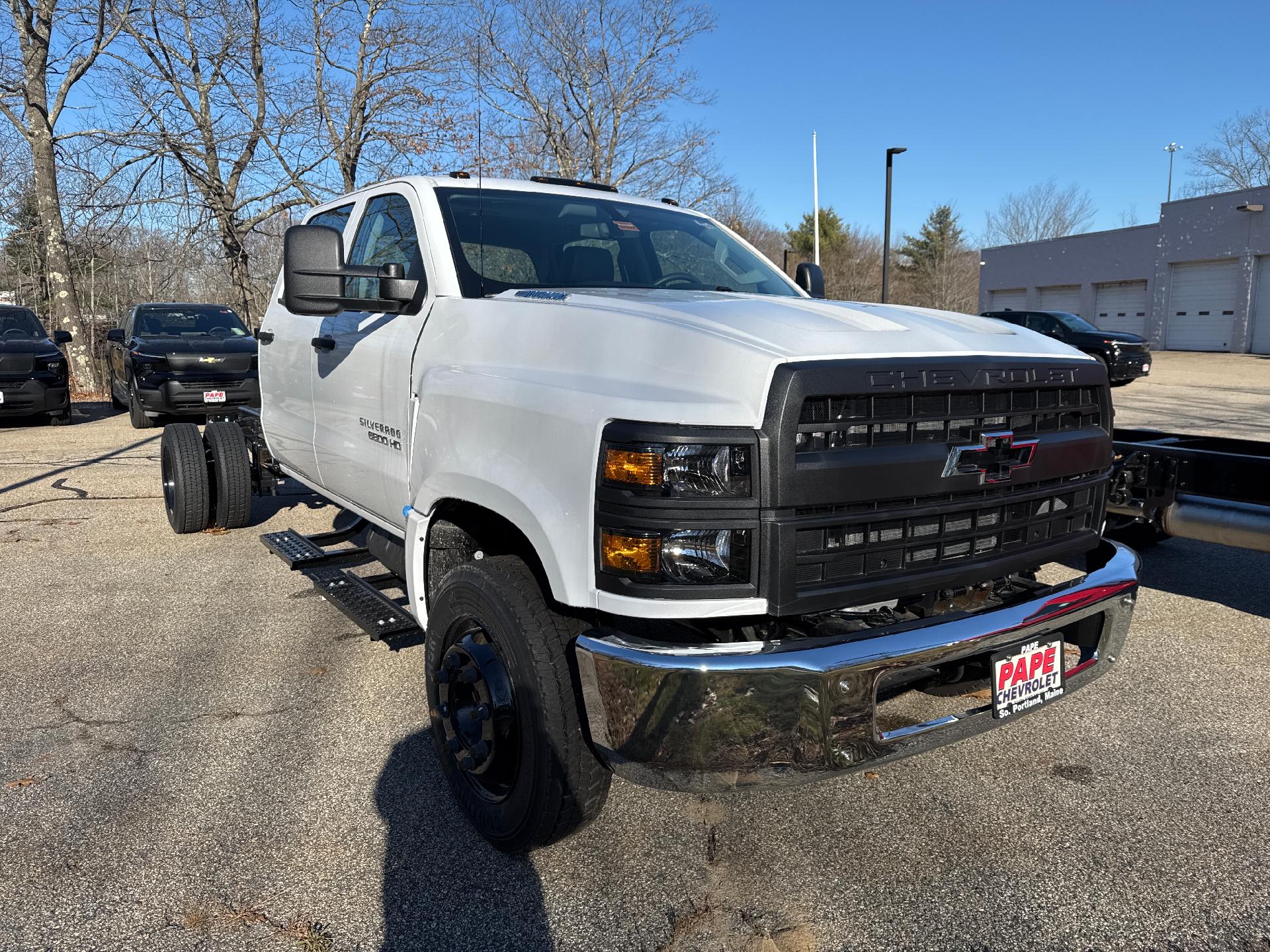 2023 Chevrolet Silverado 6500 HD Vehicle Photo in SOUTH PORTLAND, ME 04106-1997