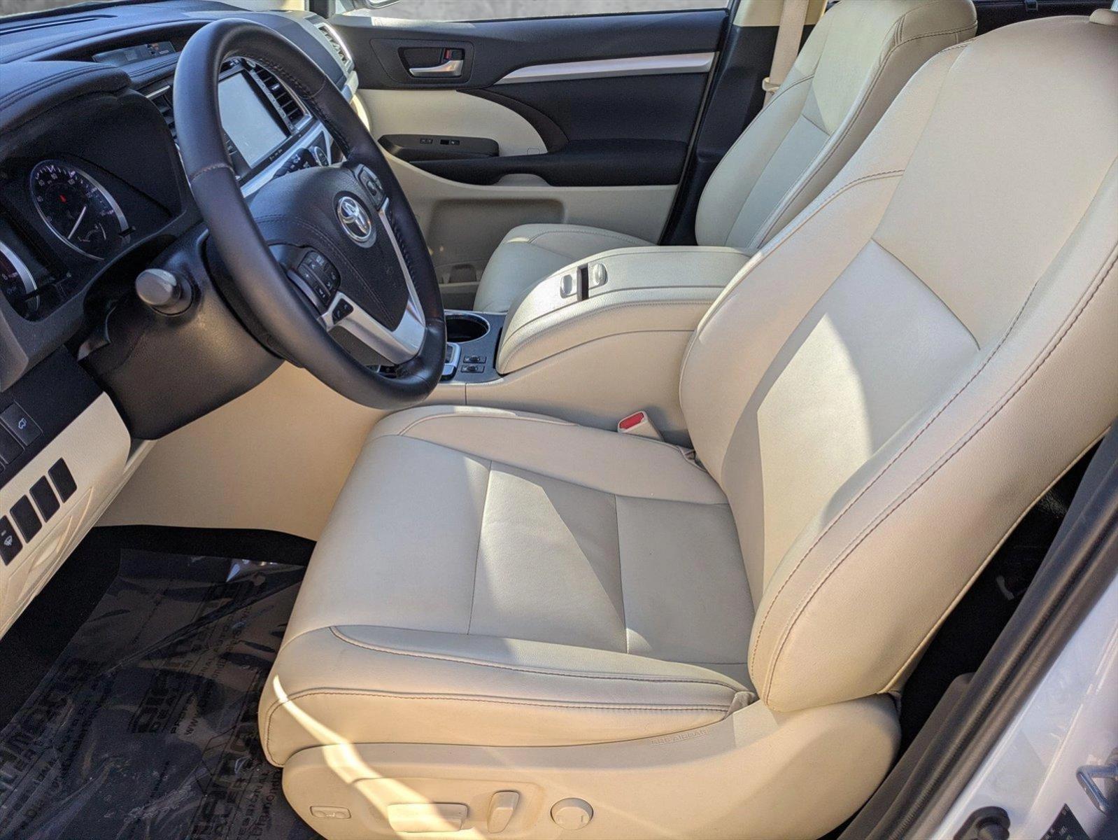 2019 Toyota Highlander Vehicle Photo in LAUREL, MD 20707-4697