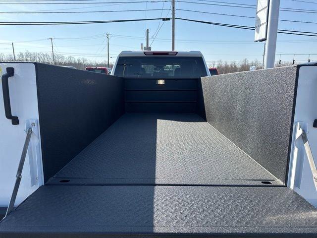 2025 GMC Sierra 3500 HD Chassis Cab Vehicle Photo in MEDINA, OH 44256-9631
