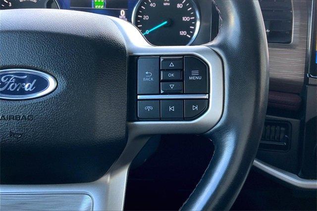 2022 Ford Expedition Vehicle Photo in TOPEKA, KS 66609-0000