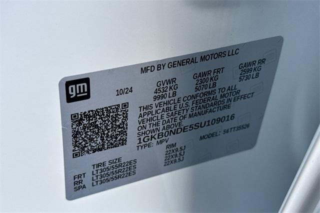 2025 GMC HUMMER EV SUV Vehicle Photo in ELK GROVE, CA 95757-8703