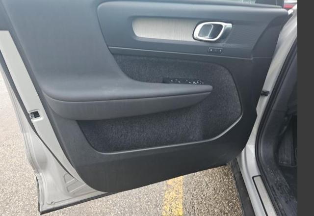 2025 Volvo XC40 Vehicle Photo in Houston, TX 77007