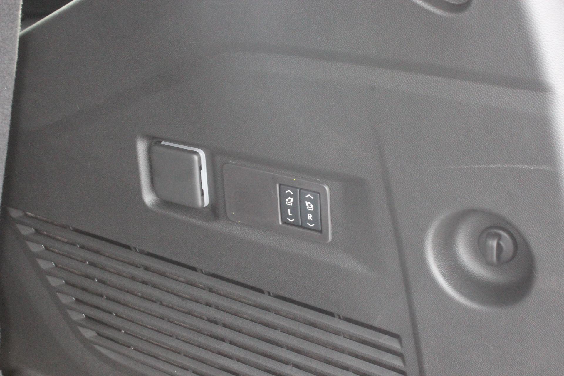2025 GMC Yukon Vehicle Photo in AURORA, CO 80012-4011