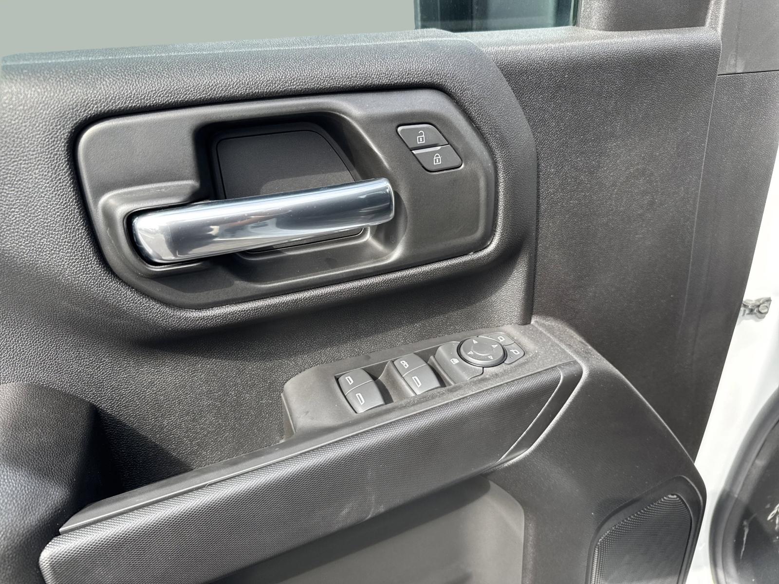 2025 Chevrolet Silverado 3500 HD Chassis Cab Vehicle Photo in GEORGETOWN, TX 78626-7508