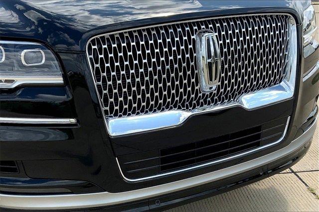 2024 Lincoln Navigator Vehicle Photo in TOPEKA, KS 66609-0000