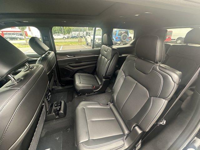 2025 Jeep Grand Cherokee L Vehicle Photo in Doylsetown, PA 18901