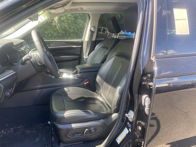 2023 Jeep Grand Cherokee L Vehicle Photo in Doylsetown, PA 18901