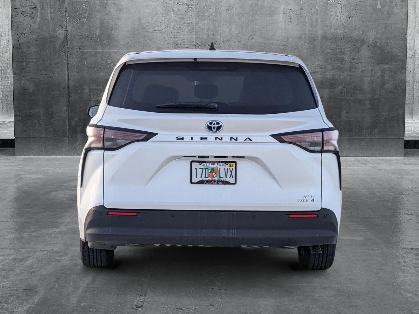 2024 Toyota Sienna Vehicle Photo in Davie, FL 33331