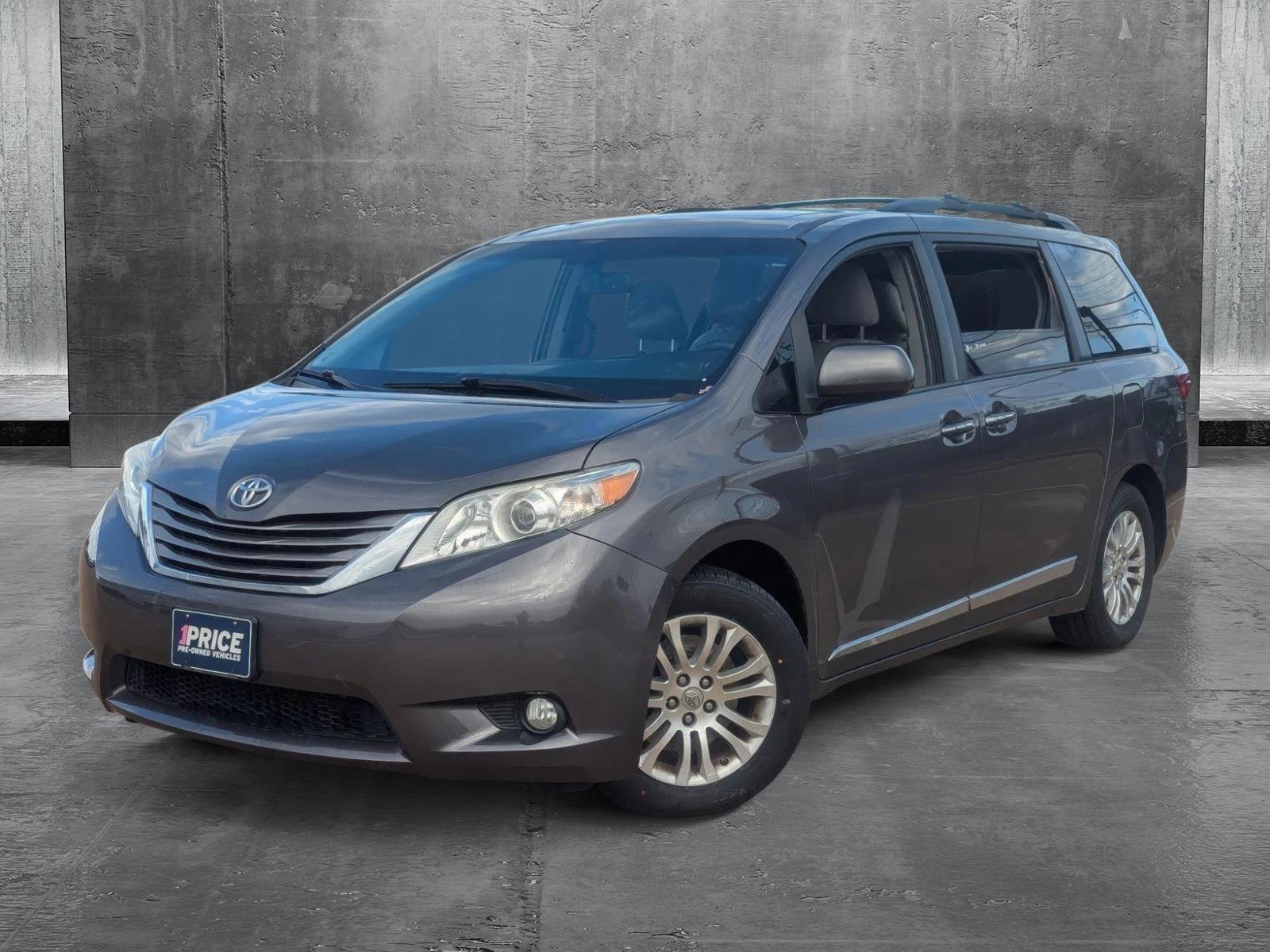 2017 Toyota Sienna Vehicle Photo in CORPUS CHRISTI, TX 78412-4902