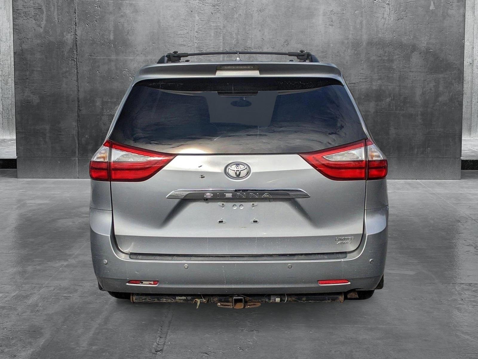 2015 Toyota Sienna Vehicle Photo in TIMONIUM, MD 21093-2300