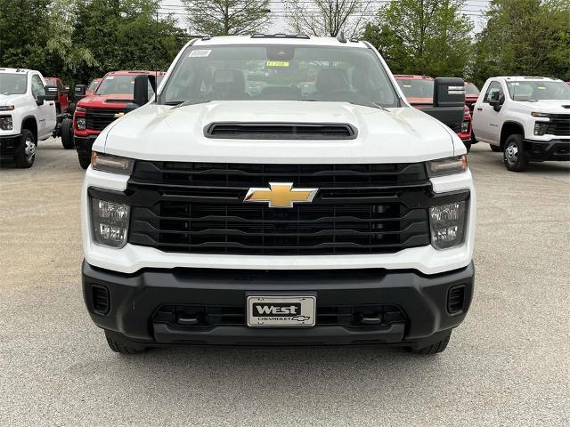 2024 Chevrolet Silverado 3500 HD Chassis Cab Vehicle Photo in ALCOA, TN 37701-3235