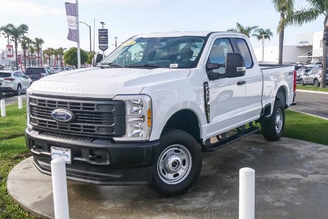 2024 Ford Super Duty F-350 SRW Vehicle Photo in VENTURA, CA 93003-8585