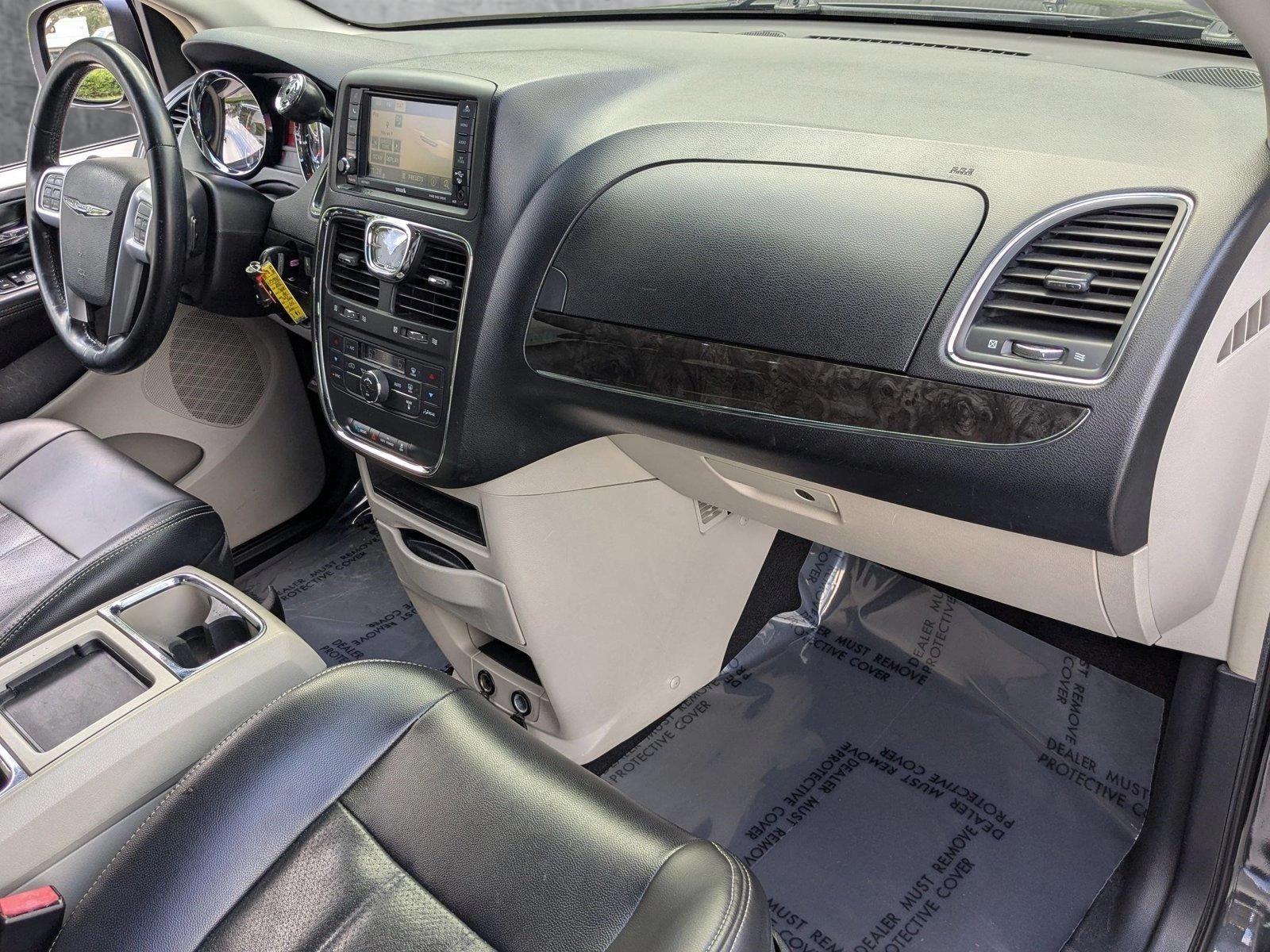 2012 Chrysler Town & Country Vehicle Photo in PEMBROKE PINES, FL 33024-6534