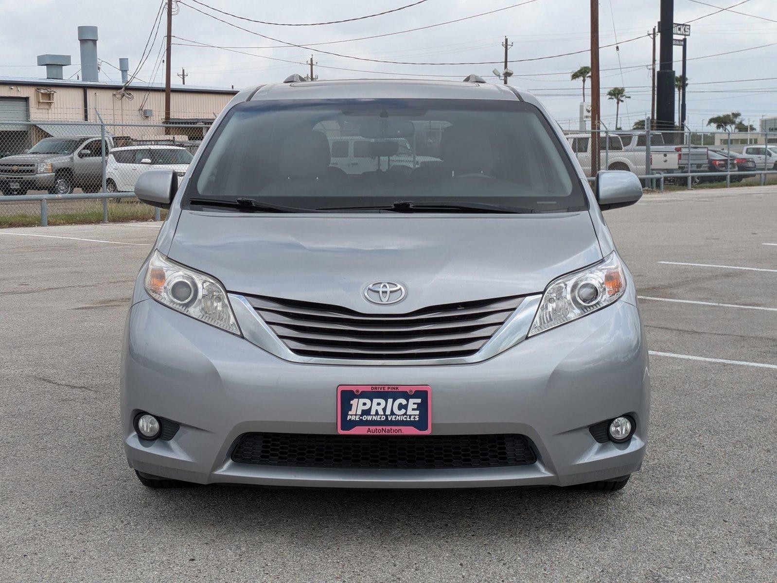 2017 Toyota Sienna Vehicle Photo in Corpus Christi, TX 78415