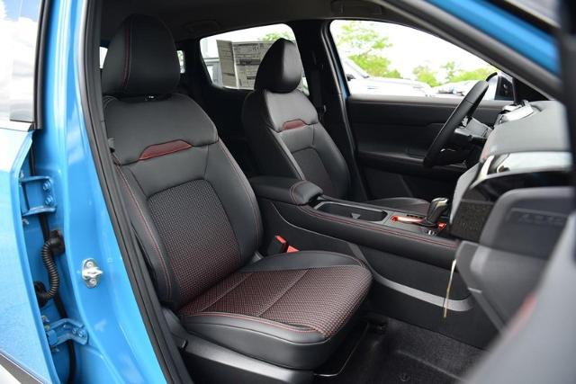 2025 Nissan Kicks Vehicle Photo in Ballwin, MO 63011