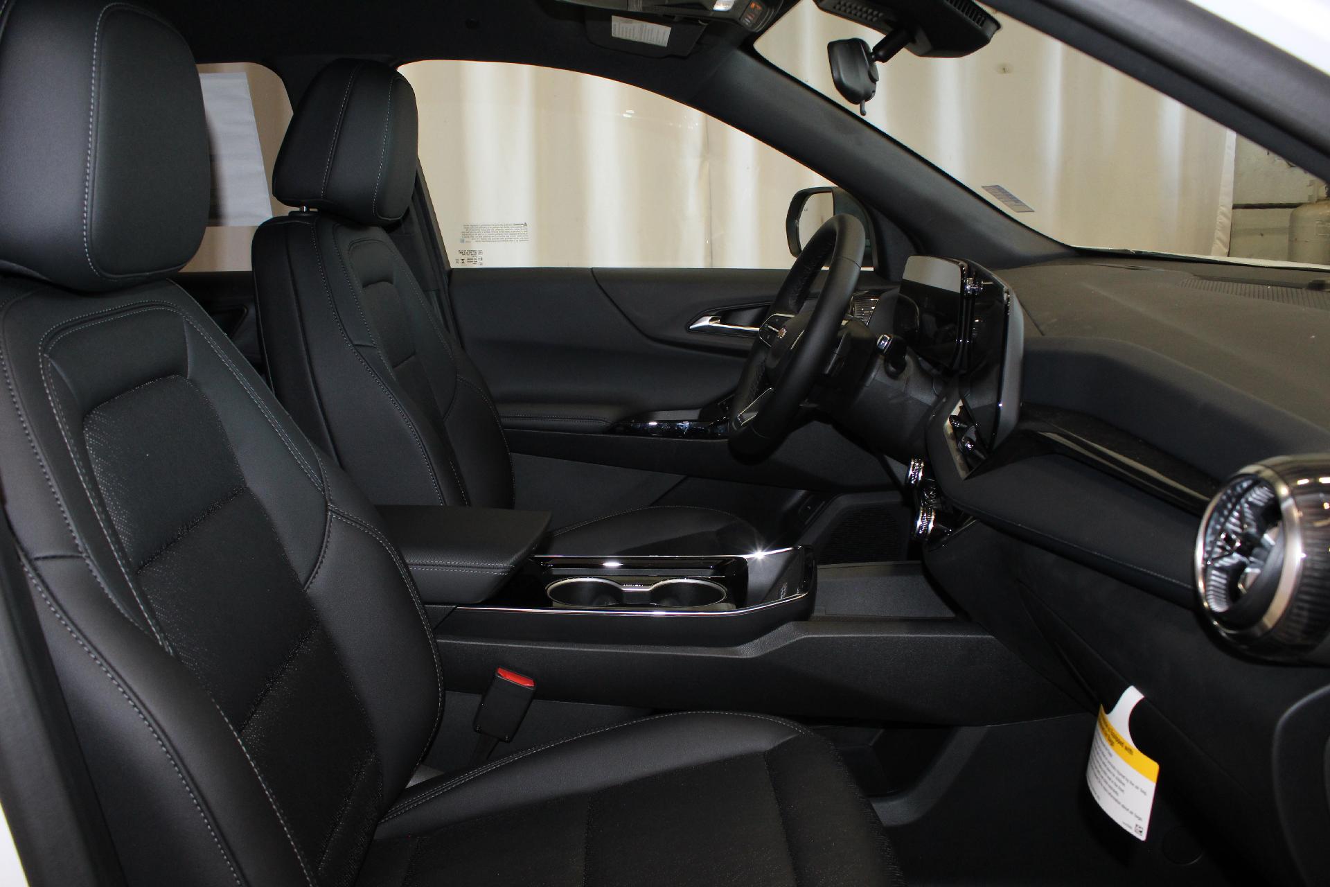 2025 Chevrolet Equinox Vehicle Photo in NORTHAMPTON, MA 01060-1120