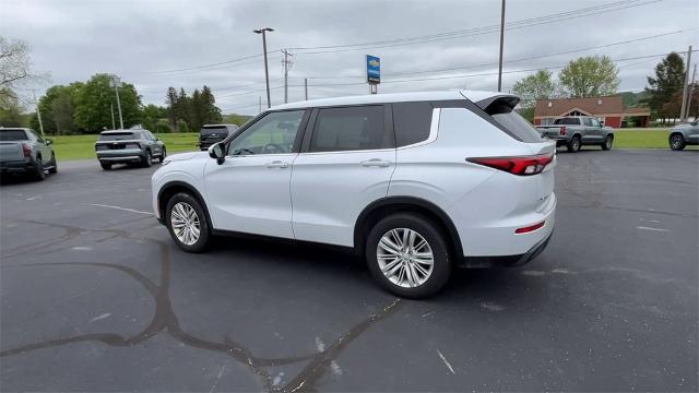 2022 Mitsubishi Outlander Vehicle Photo in TULLY, NY 13159-3159