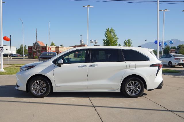 2021 Toyota Sienna Vehicle Photo in Riverdale, UT 84405