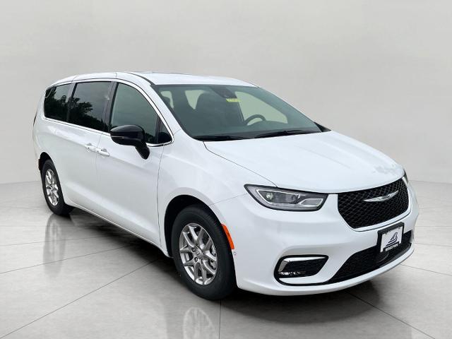 2025 Chrysler Pacifica Vehicle Photo in Kaukauna, WI 54130
