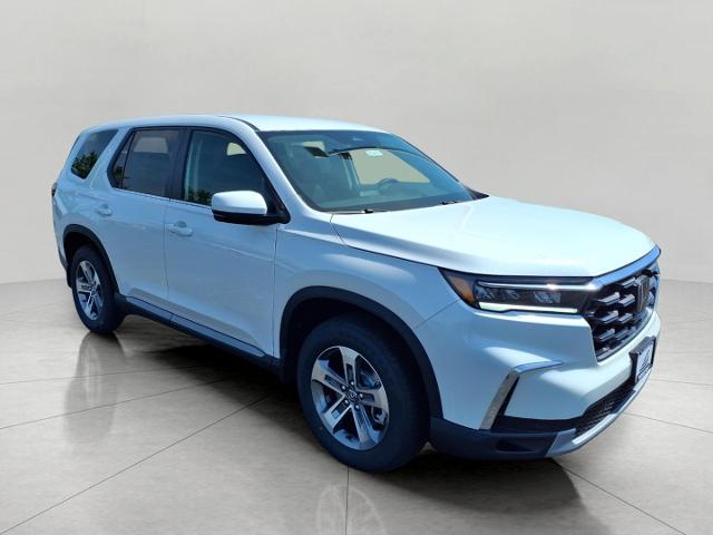 2025 Honda Pilot Vehicle Photo in Oshkosh, WI 54904