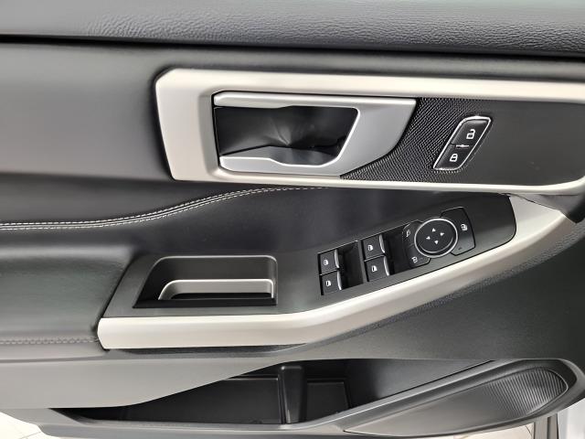 2023 Ford Explorer Vehicle Photo in Neenah, WI 54956